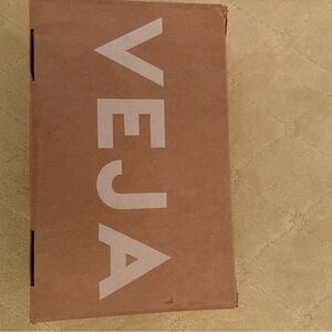 Veja Shoe Box